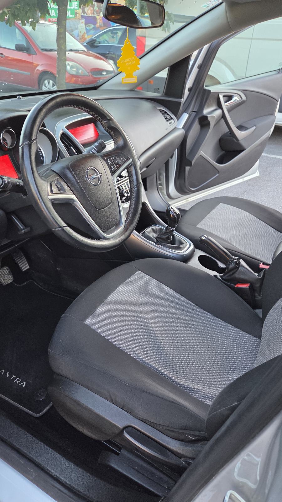 Opel Astra 1.6 CDTI, fotografija 6