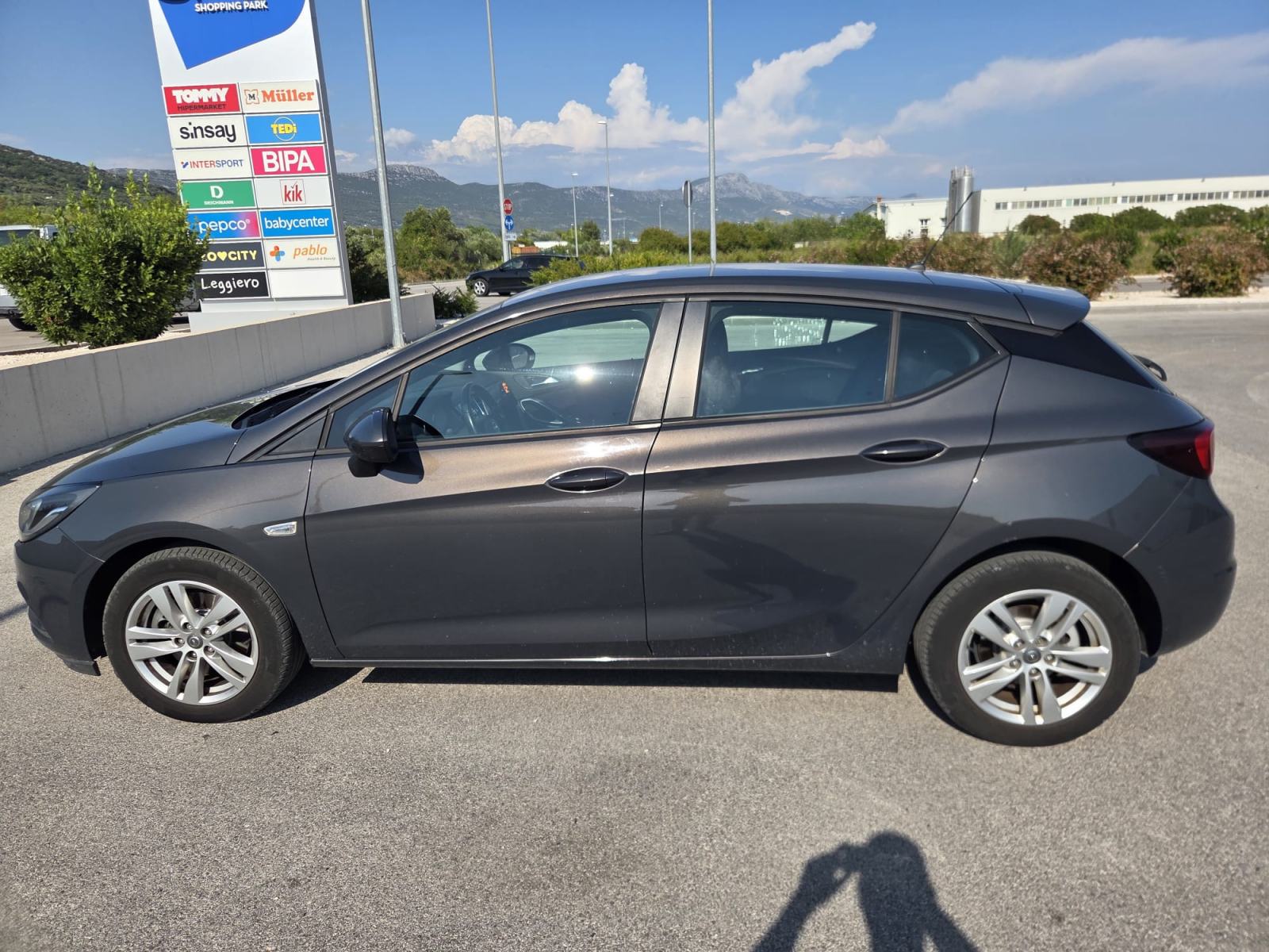 Opel Astra 1.6 CDTI, fotografija 2