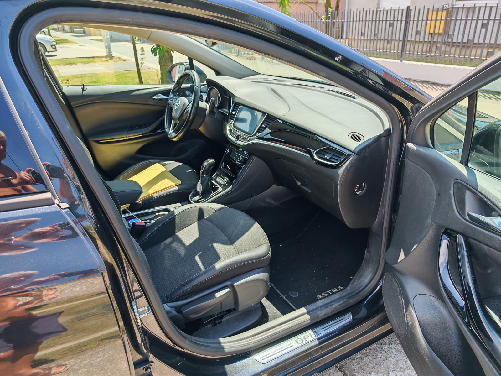 Opel Astra 1.6 CDTI, fotografija 3