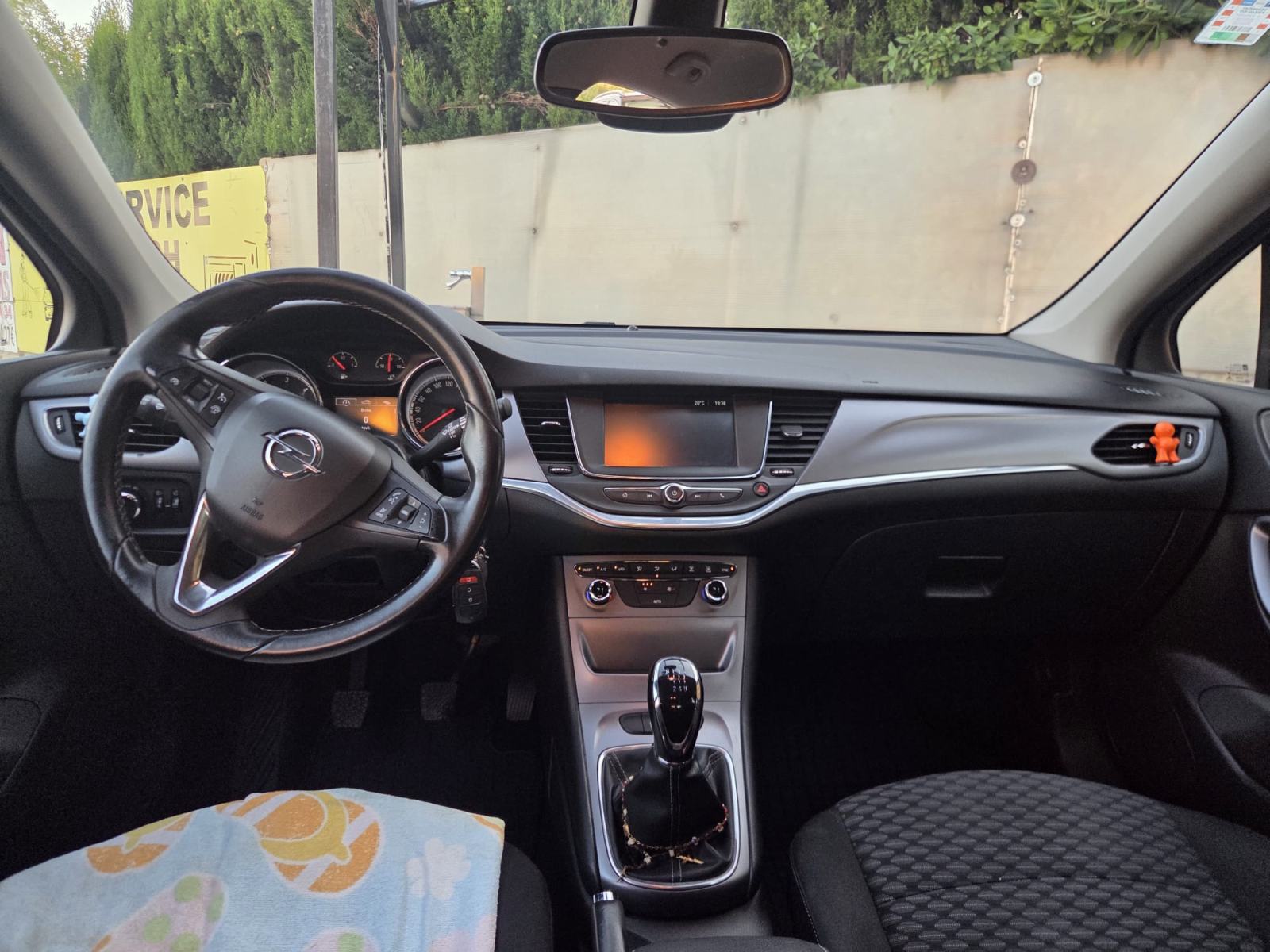 Opel Astra 1.6 CDTI, fotografija 4