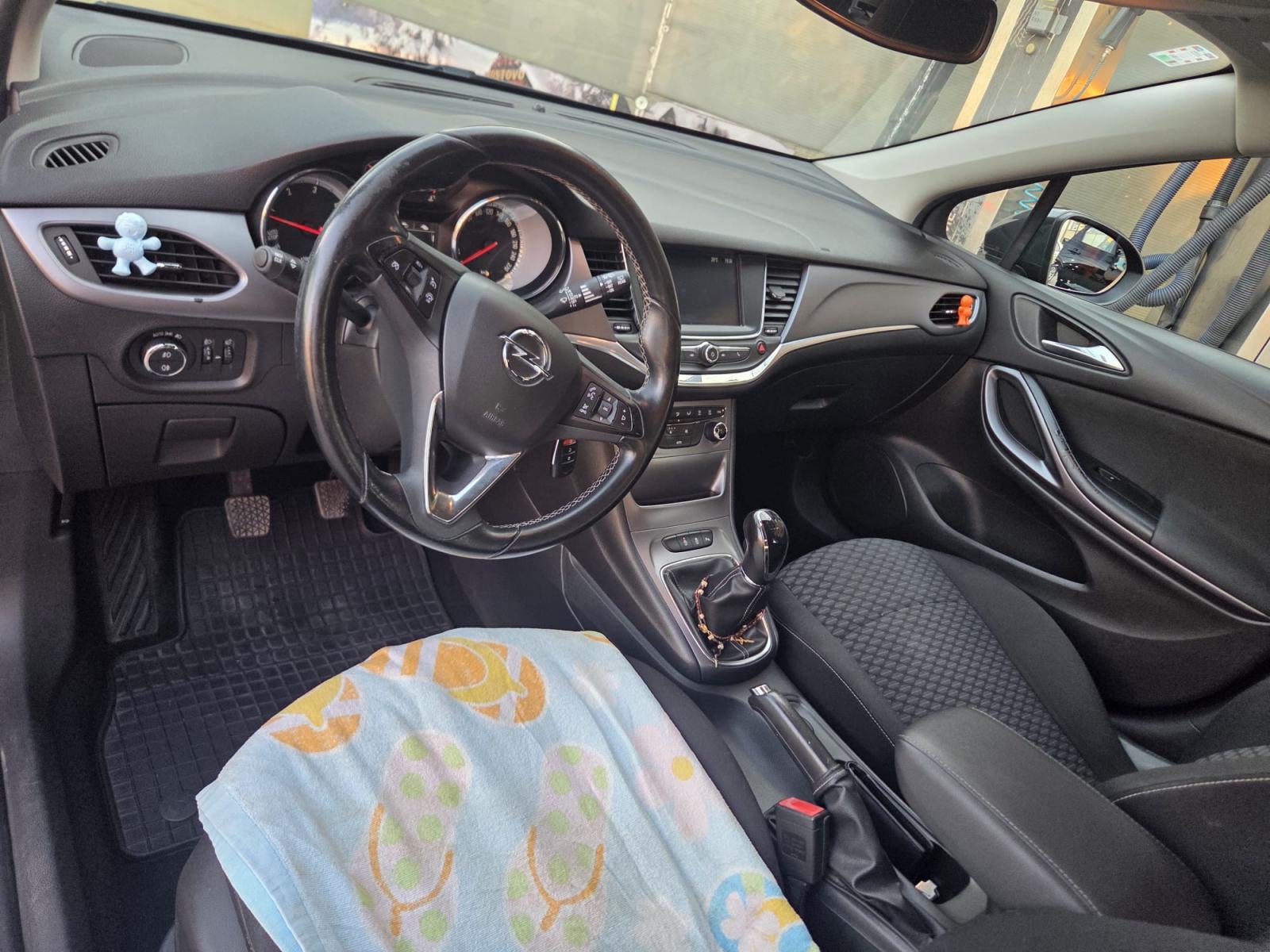 Opel Astra 1.6 CDTI, fotografija 5