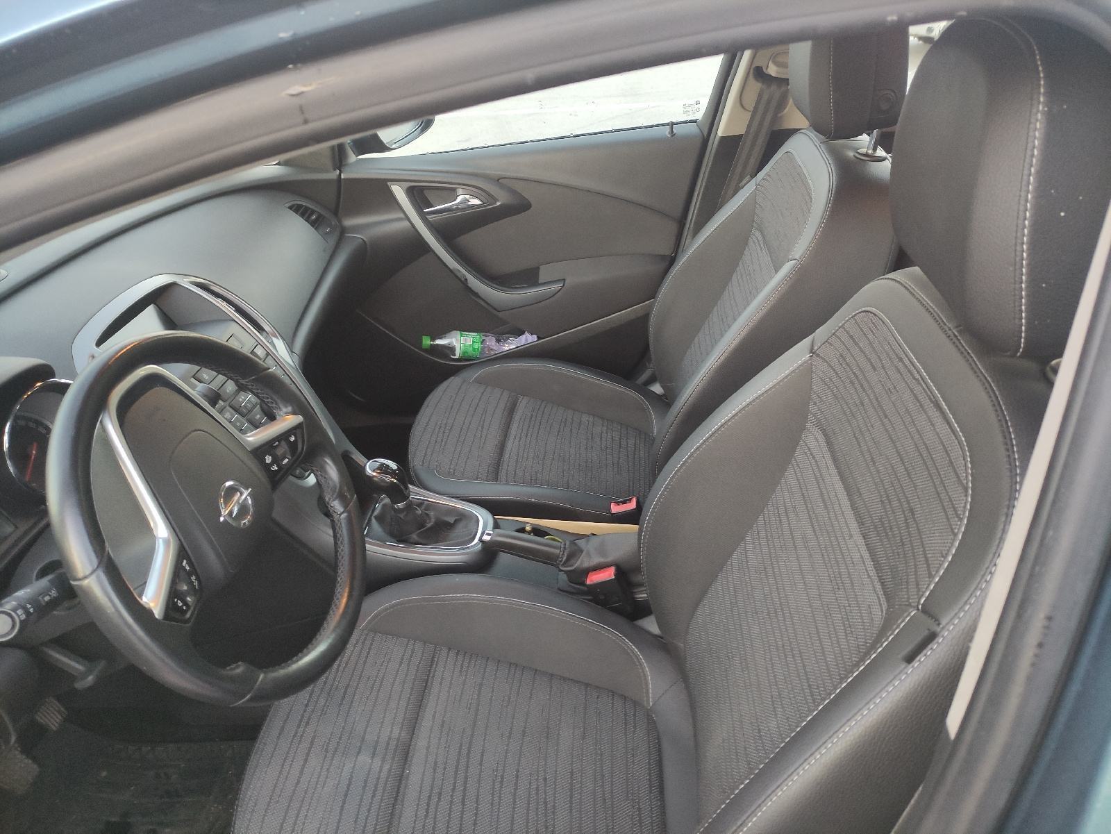 Opel Astra 1,6 CDTI VLASNIK HR AUTO UREDAN SVE ISPRAVNO, fotografija 8