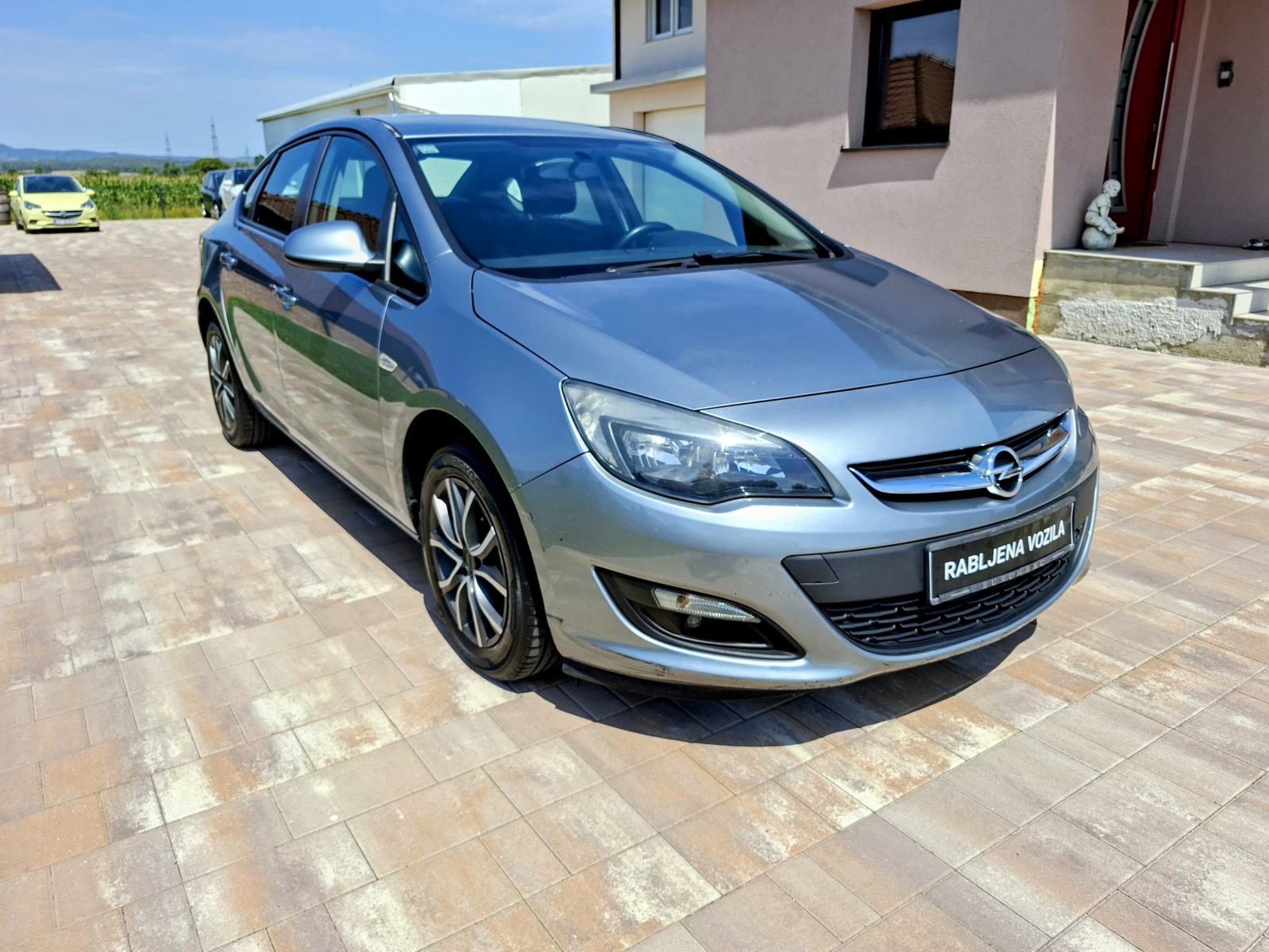 Opel Astra 1.6 CDTI **KLIMA** VELIKI SERVIS **KREDIT-KARTICE**, fotografija 3