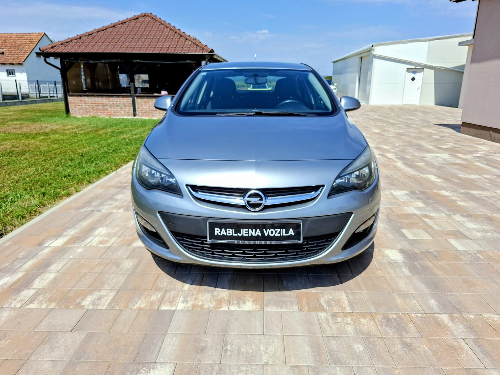 Opel Astra 1.6 CDTI **KLIMA** VELIKI SERVIS **KREDIT-KARTICE**, fotografija 2