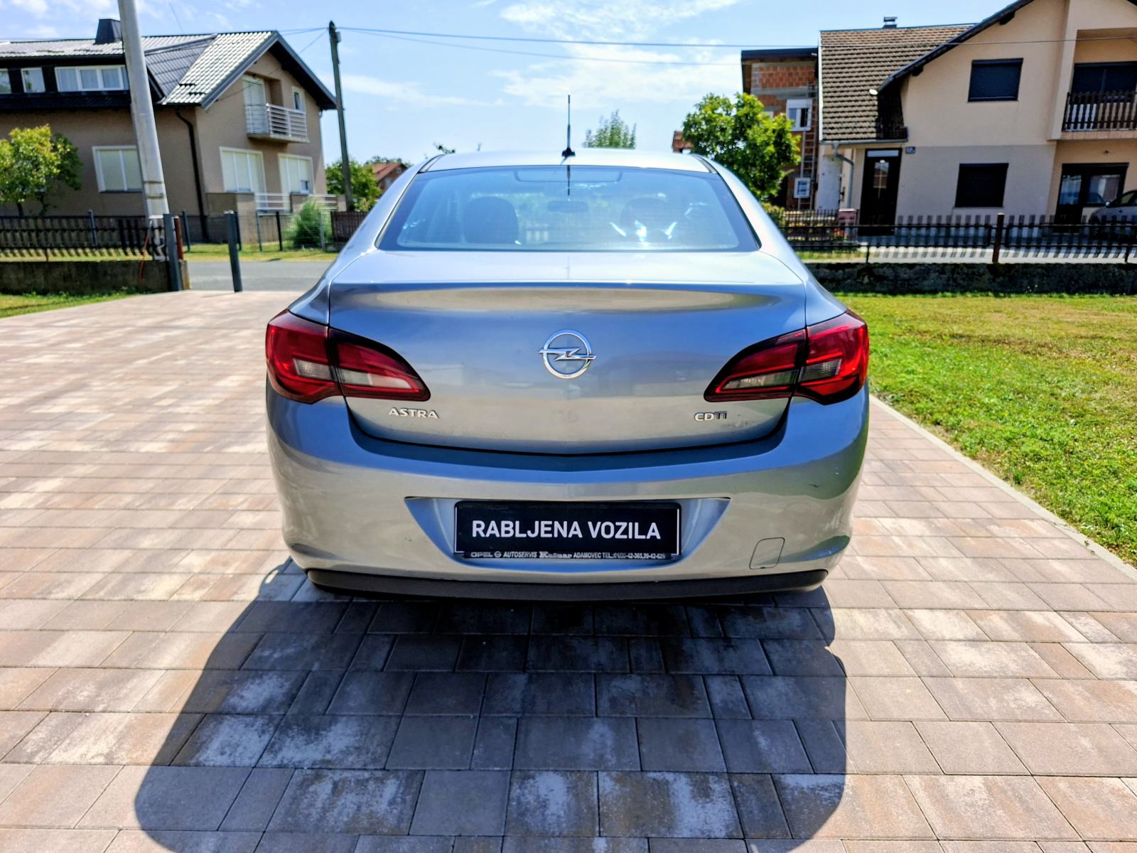 Opel Astra 1.6 CDTI **KLIMA** VELIKI SERVIS **KREDIT-KARTICE**, fotografija 6