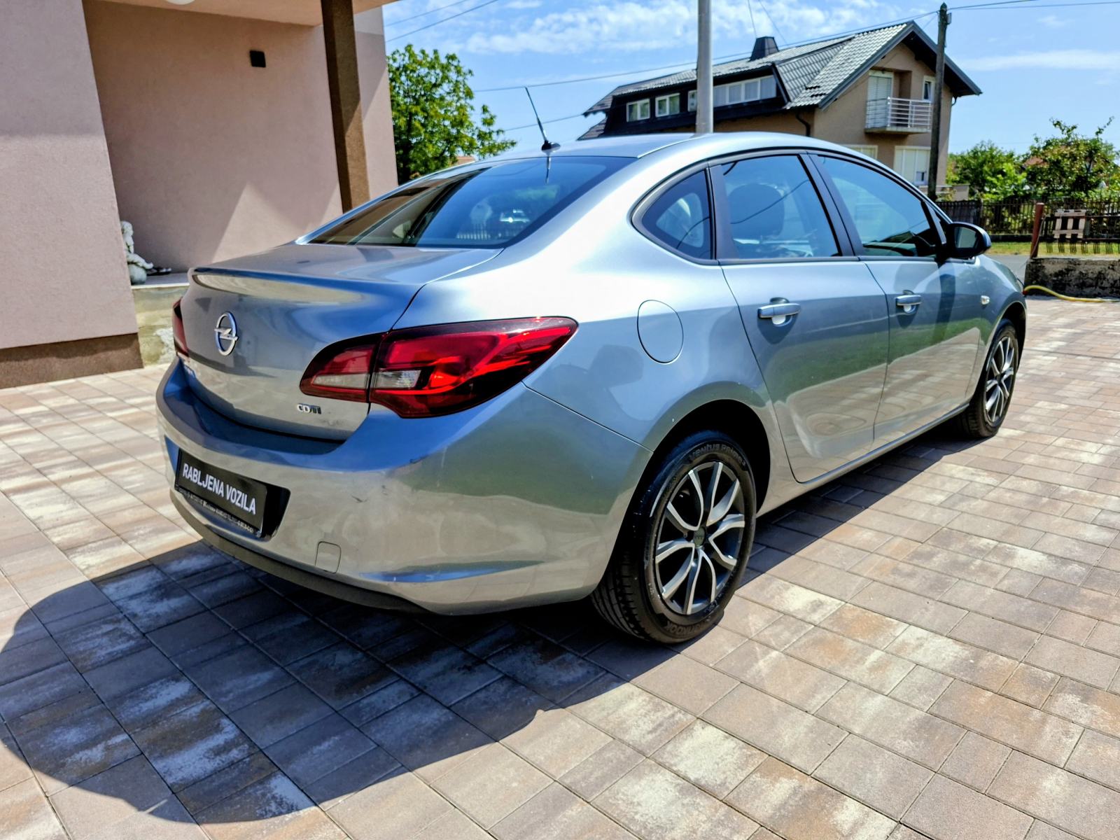 Opel Astra 1.6 CDTI **KLIMA** VELIKI SERVIS **KREDIT-KARTICE**, fotografija 5