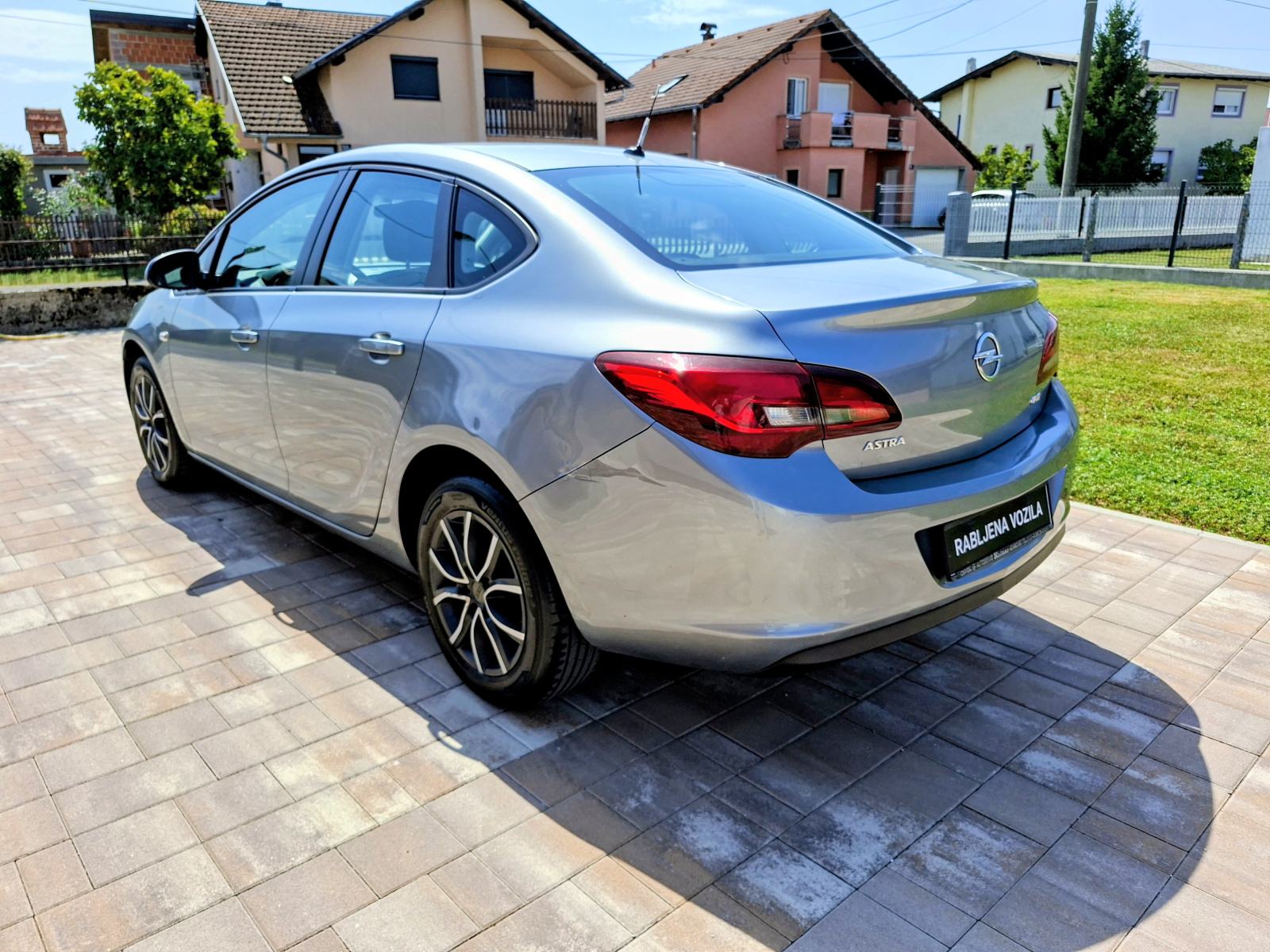 Opel Astra 1.6 CDTI **KLIMA** VELIKI SERVIS **KREDIT-KARTICE**, fotografija 7