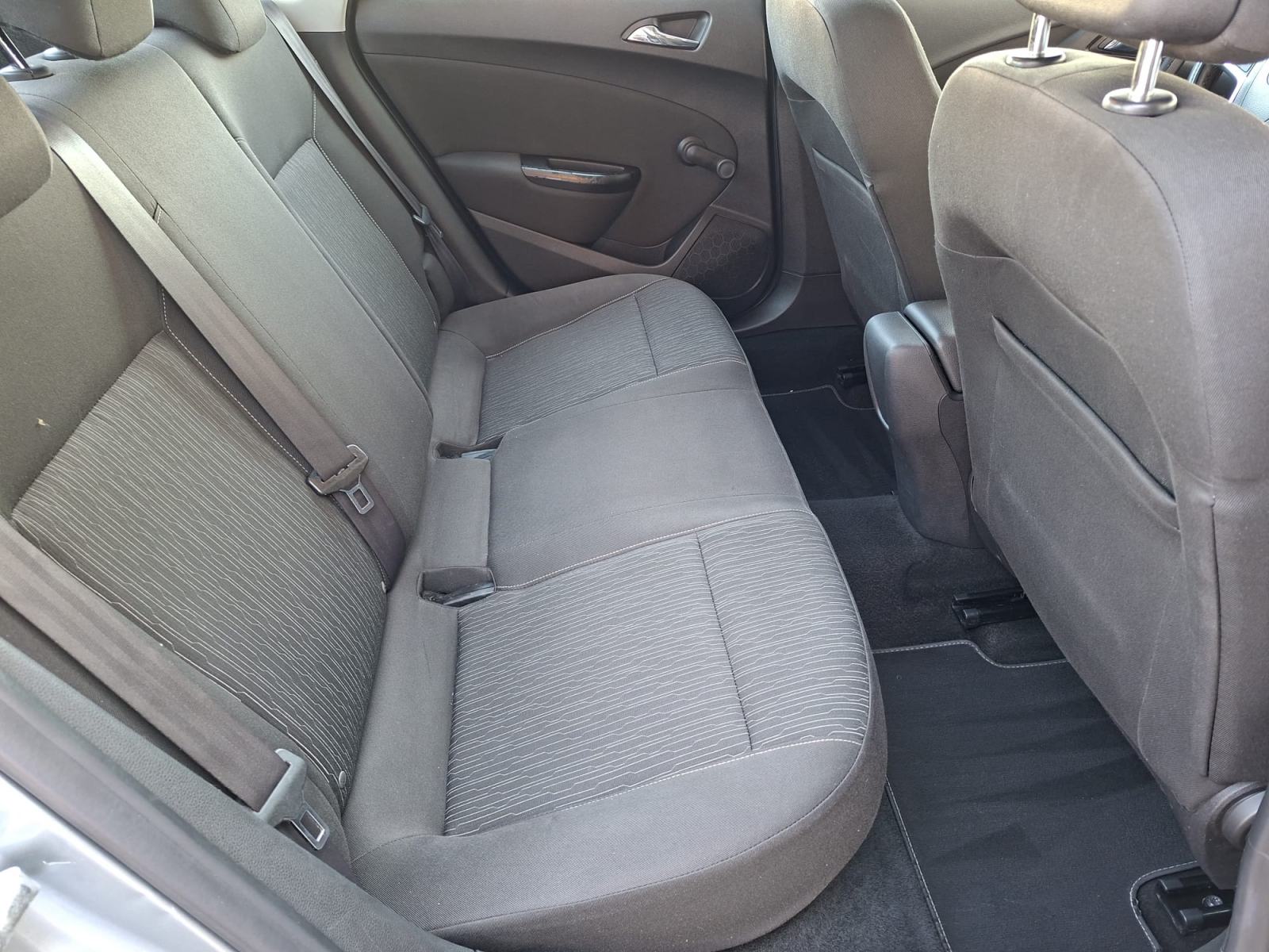Opel Astra 1.6 CDTI **KLIMA** VELIKI SERVIS **KREDIT-KARTICE**, fotografija 15