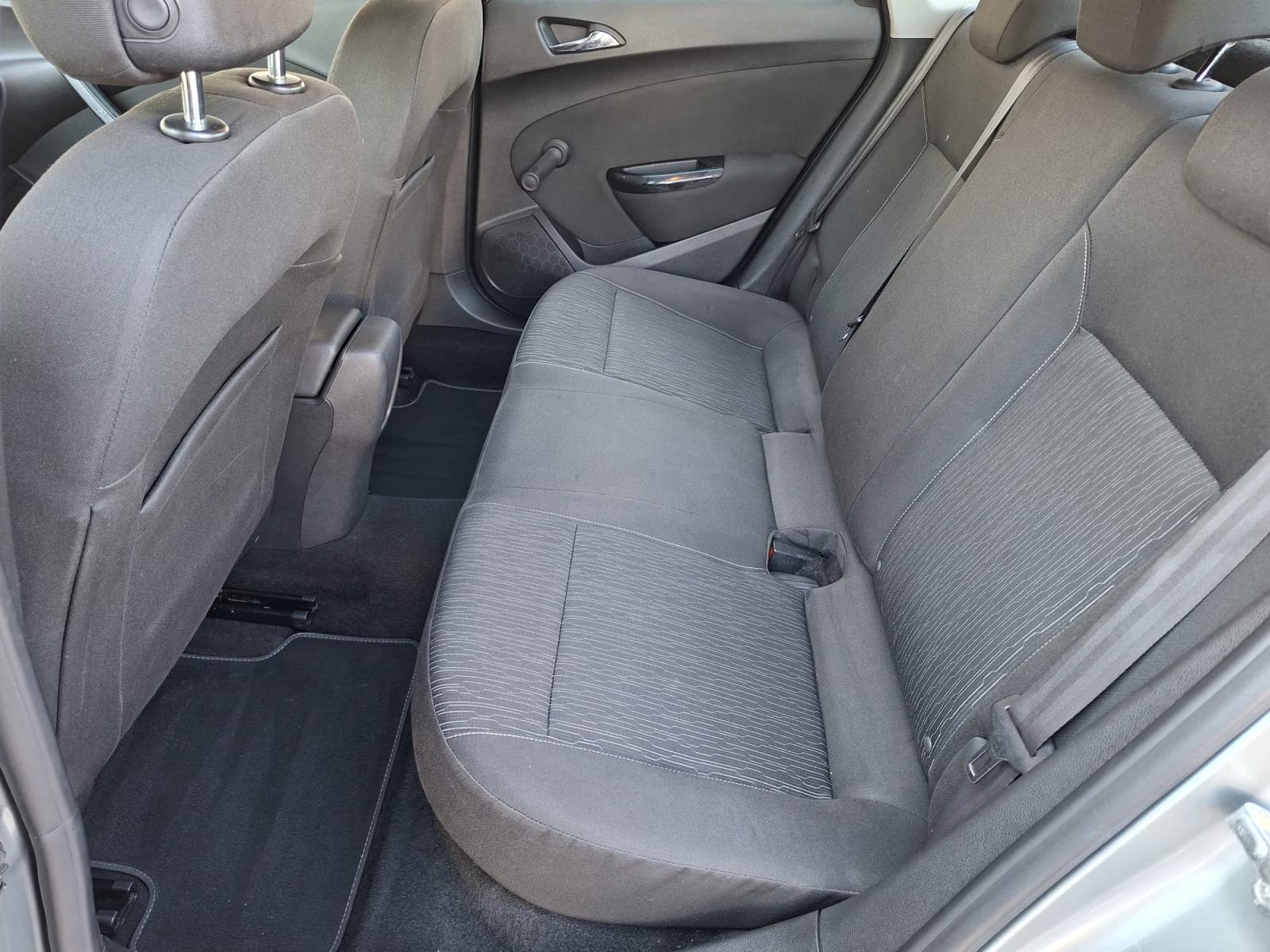 Opel Astra 1.6 CDTI **KLIMA** VELIKI SERVIS **KREDIT-KARTICE**, fotografija 12