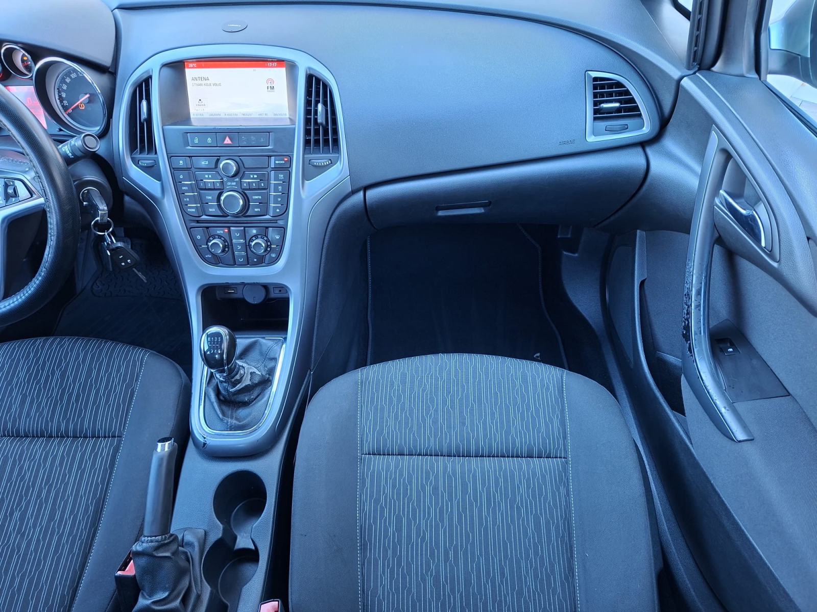 Opel Astra 1.6 CDTI **KLIMA** VELIKI SERVIS **KREDIT-KARTICE**, fotografija 17