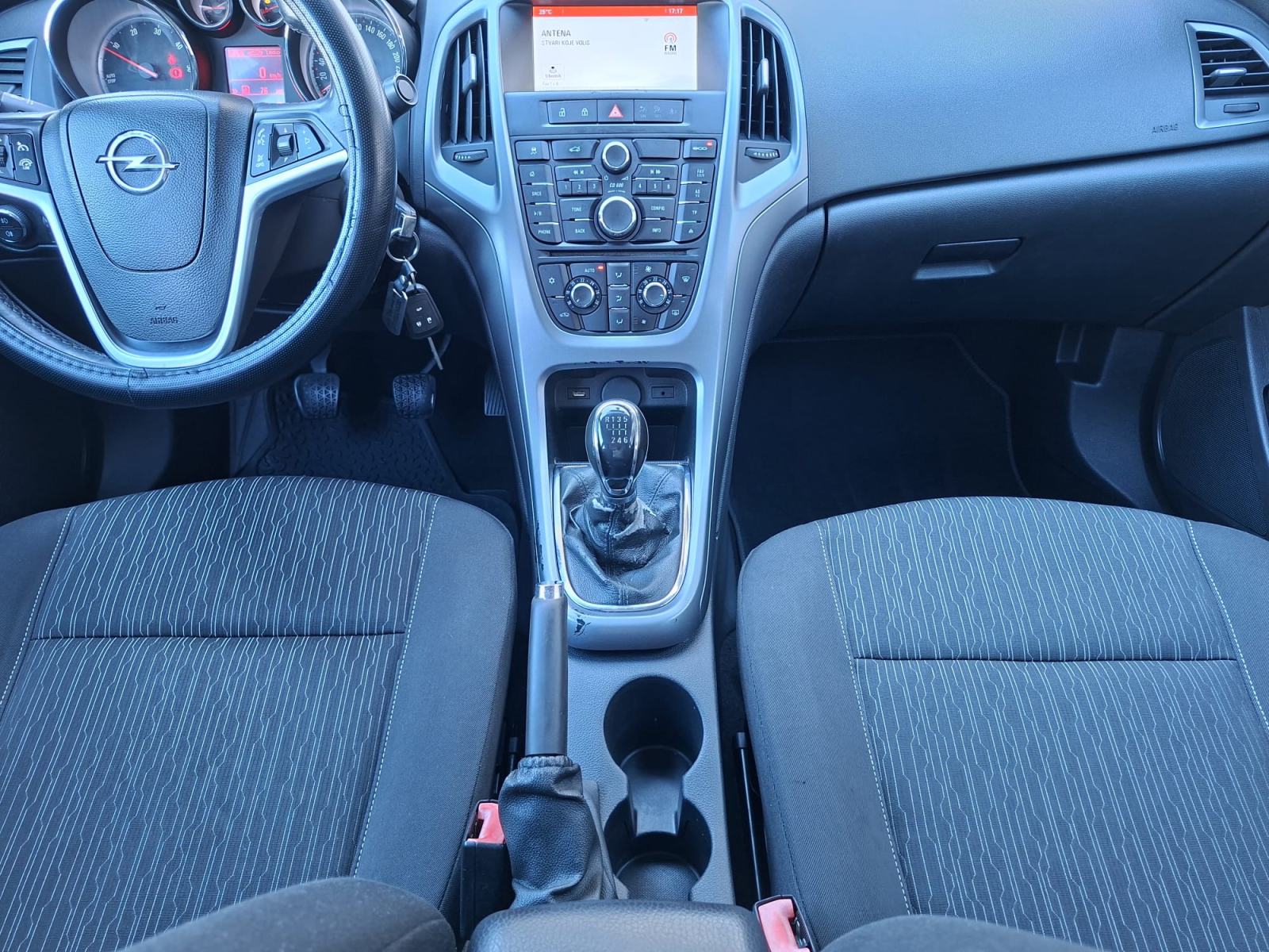 Opel Astra 1.6 CDTI **KLIMA** VELIKI SERVIS **KREDIT-KARTICE**, fotografija 9