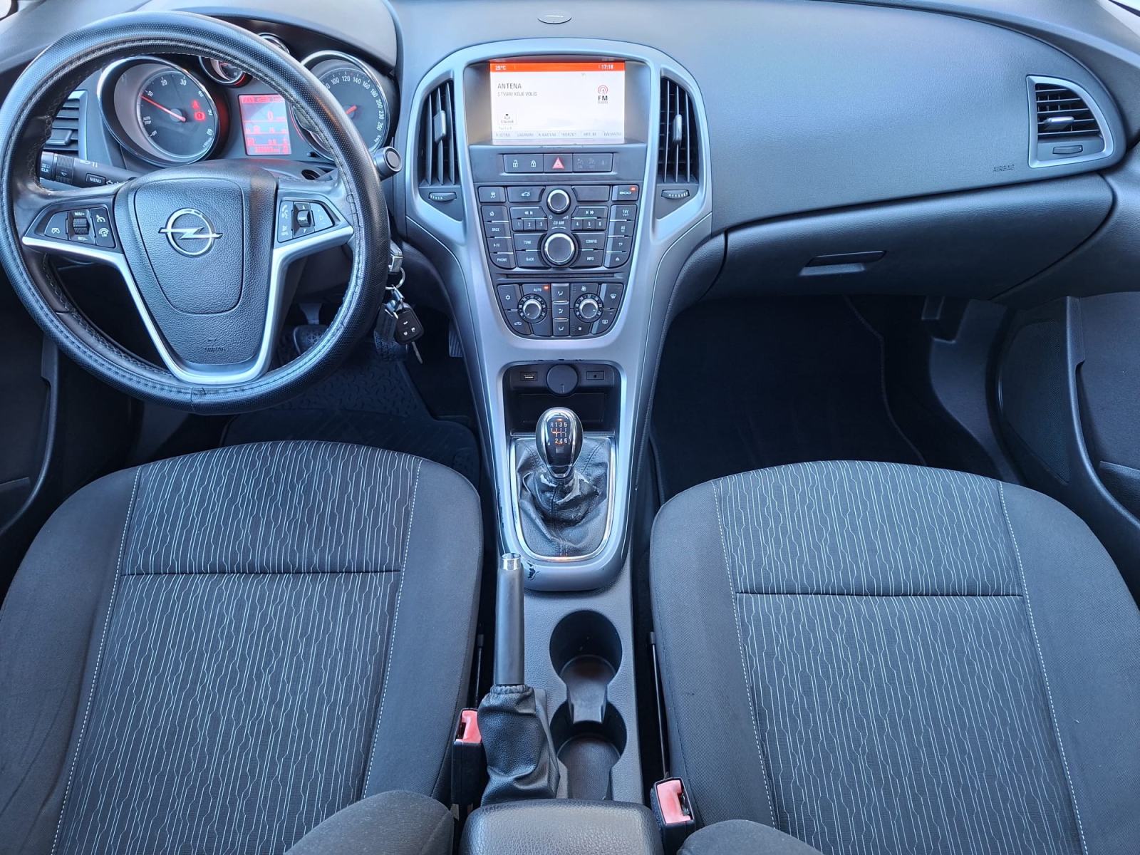 Opel Astra 1.6 CDTI **KLIMA** VELIKI SERVIS **KREDIT-KARTICE**, fotografija 16