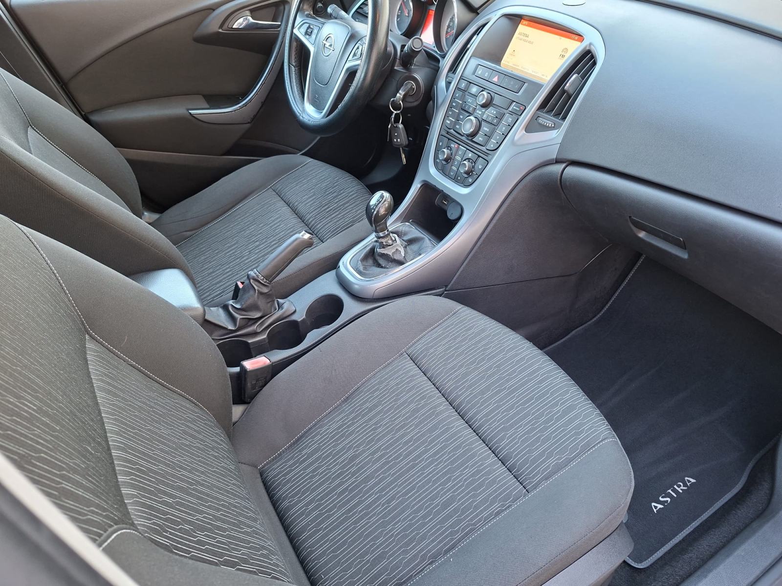 Opel Astra 1.6 CDTI **KLIMA** VELIKI SERVIS **KREDIT-KARTICE**, fotografija 14