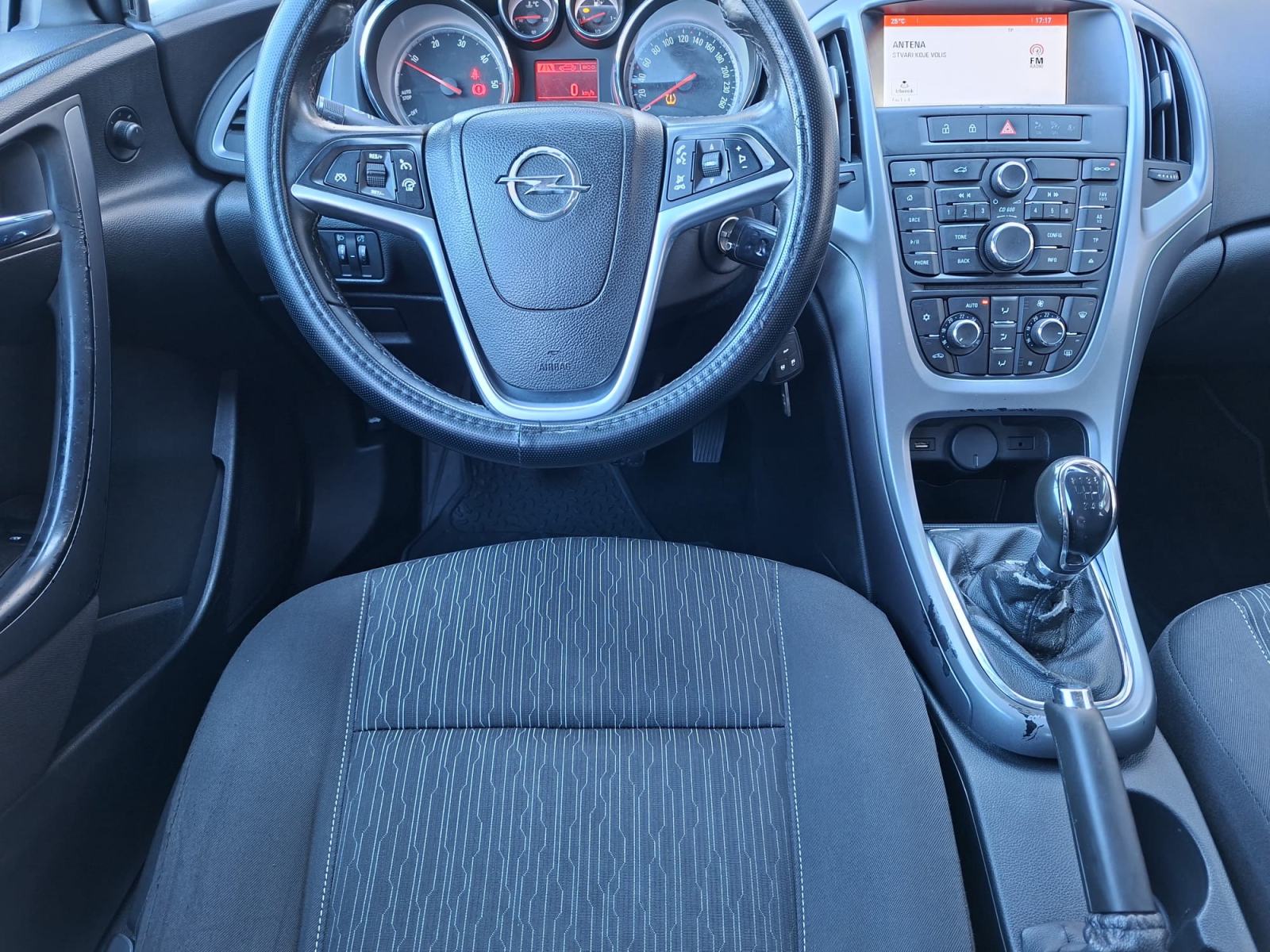 Opel Astra 1.6 CDTI **KLIMA** VELIKI SERVIS **KREDIT-KARTICE**, fotografija 20