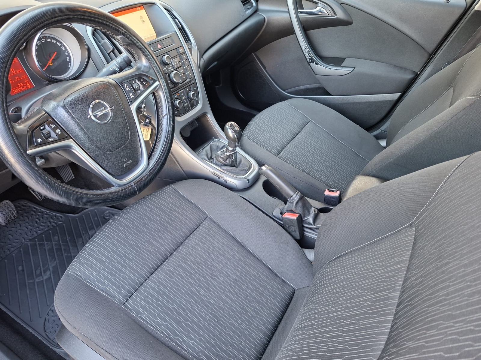 Opel Astra 1.6 CDTI **KLIMA** VELIKI SERVIS **KREDIT-KARTICE**, fotografija 11