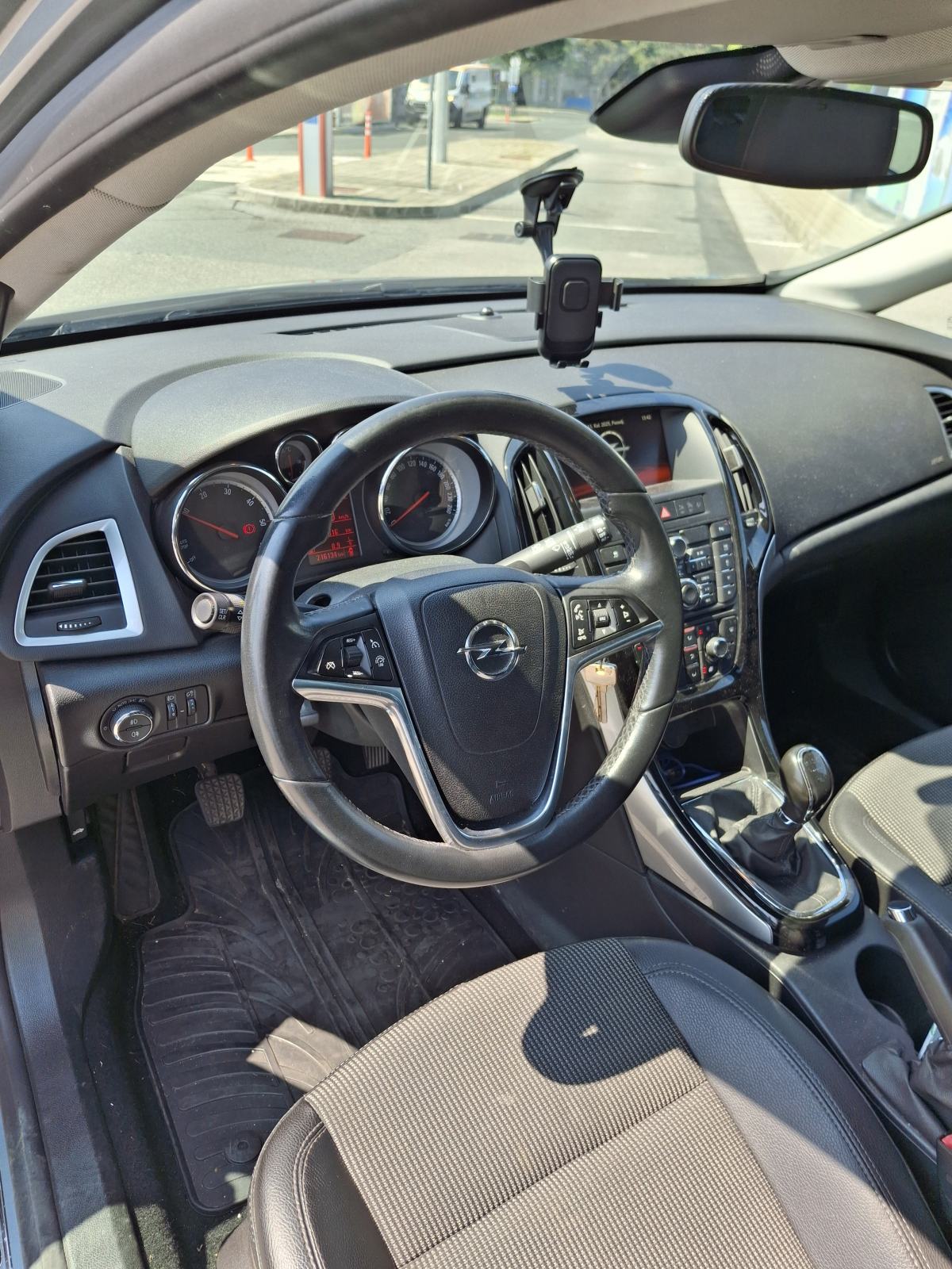 Opel Astra 1.6 CDTI, fotografija 3