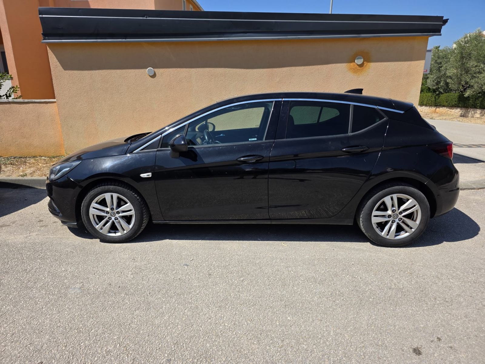 Opel Astra 1.6 CDTI FULL OPREMA ČITAJ OGLAS, fotografija 4