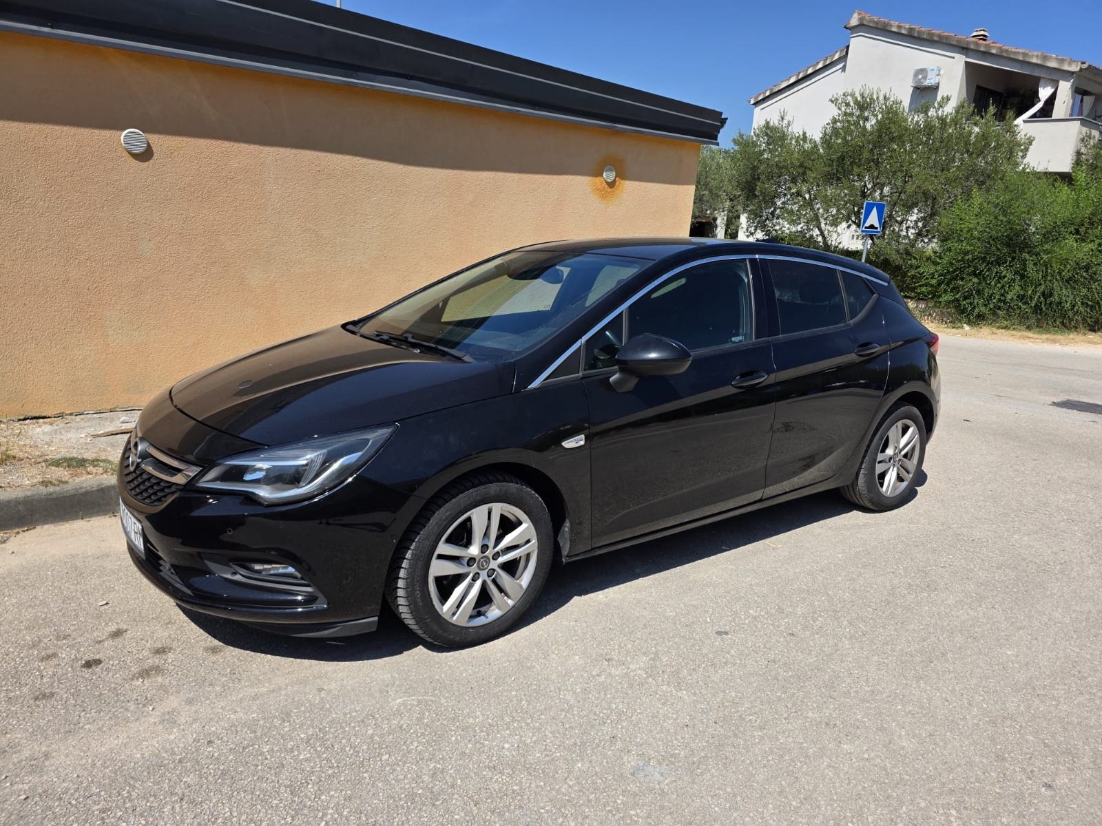 Opel Astra 1.6 CDTI FULL OPREMA ČITAJ OGLAS, fotografija 8