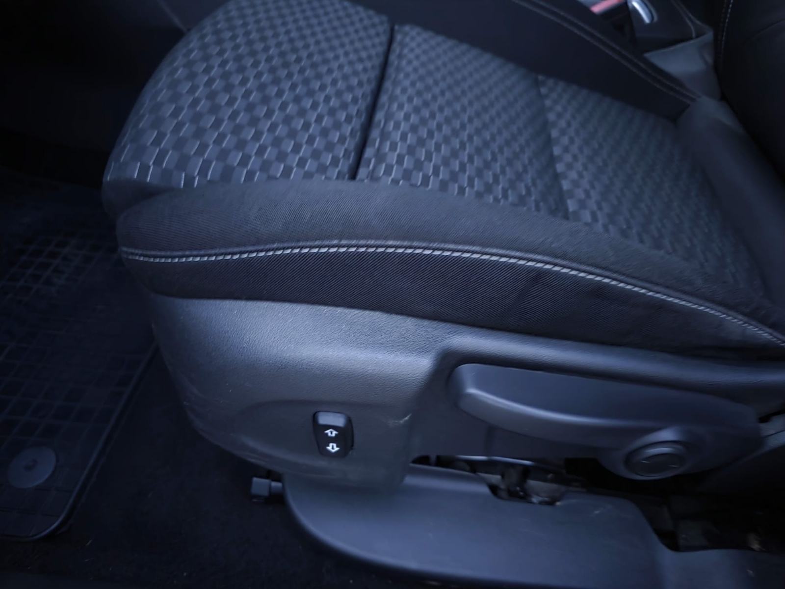 Opel Astra 1,6 CDTI, fotografija 13