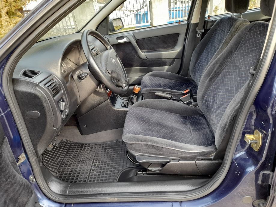 Opel Astra 1,6 CDX, fotografija 15