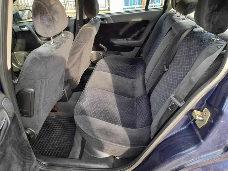 Opel Astra 1,6 CDX, fotografija 3