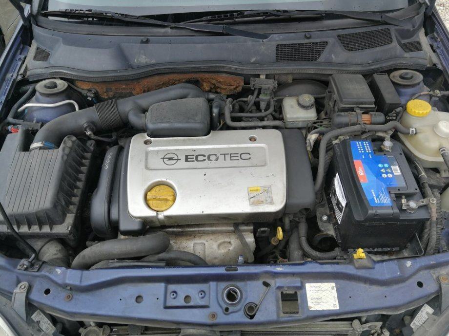 Opel Astra 1,6 CDX, fotografija 2