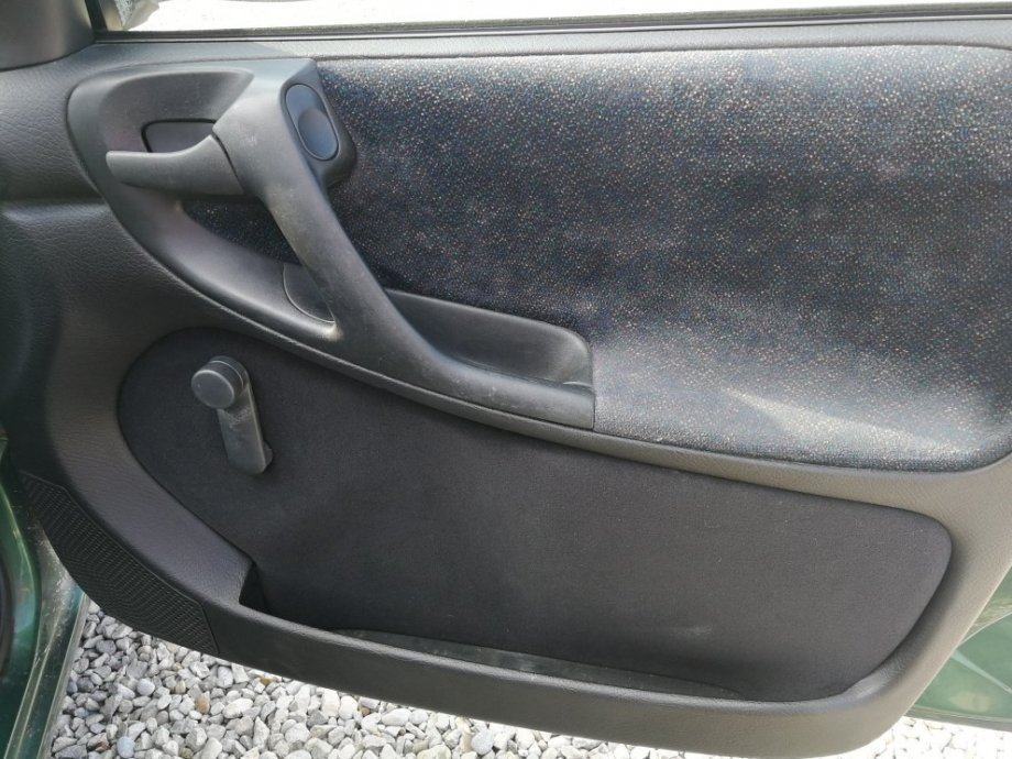 Opel Astra 1,6 CDX, fotografija 5