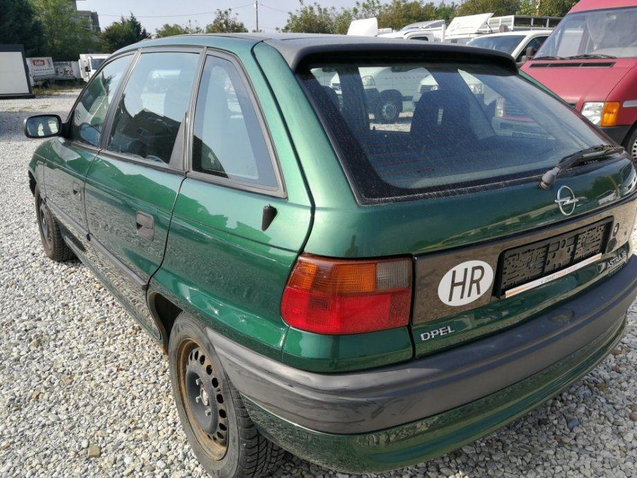 Opel Astra 1,6 CDX, fotografija 12