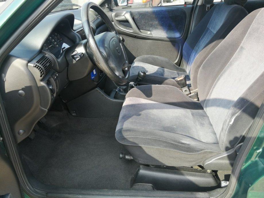 Opel Astra 1,6 CDX, fotografija 8