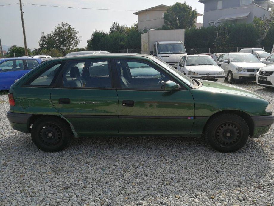Opel Astra 1,6 CDX, fotografija 15