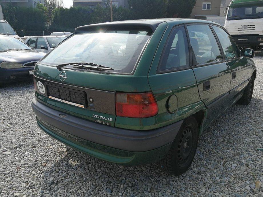 Opel Astra 1,6 CDX, fotografija 16