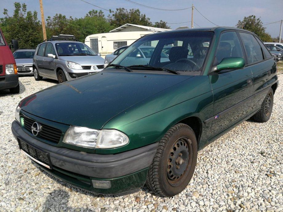 Opel Astra 1,6 CDX, fotografija 3