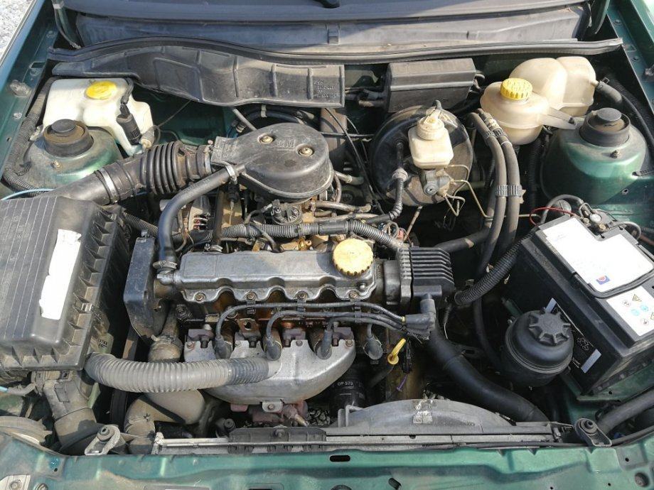 Opel Astra 1,6 CDX, fotografija 18
