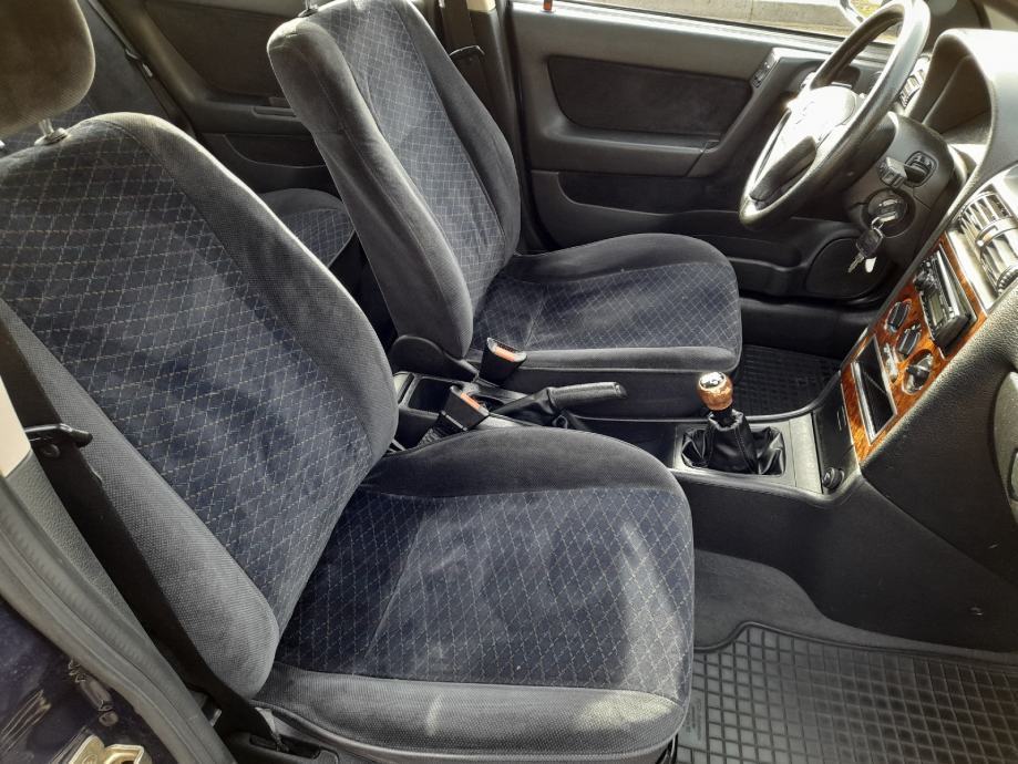 Opel Astra 1,6 CDX, fotografija 14