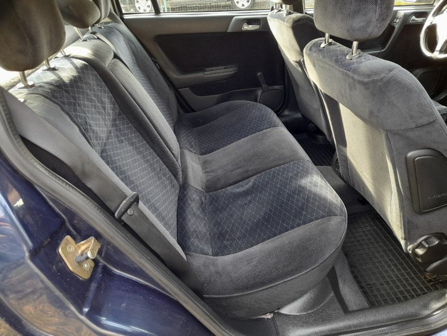 Opel Astra 1,6 CDX, fotografija 10