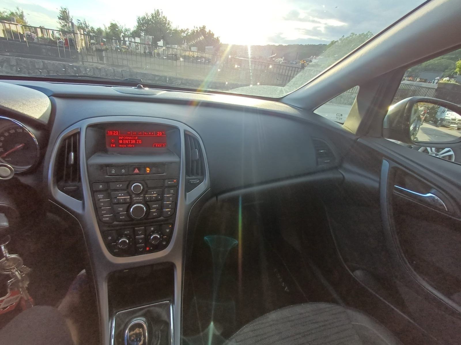 Opel Astra 1,6 *HR AUTO*, fotografija 4