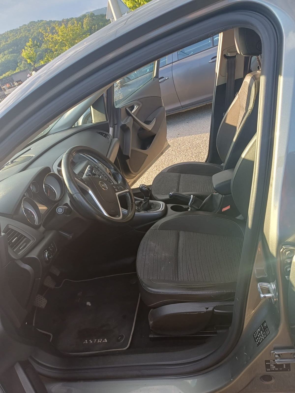Opel Astra 1,6 *HR AUTO*, fotografija 5