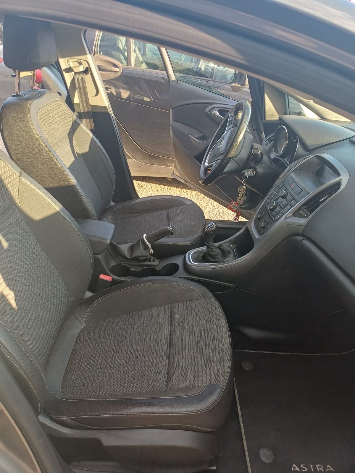 Opel Astra 1,6 *HR AUTO*, fotografija 6
