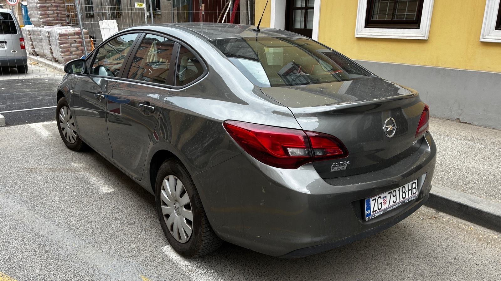 Opel Astra 1,6 *HR AUTO*, fotografija 9