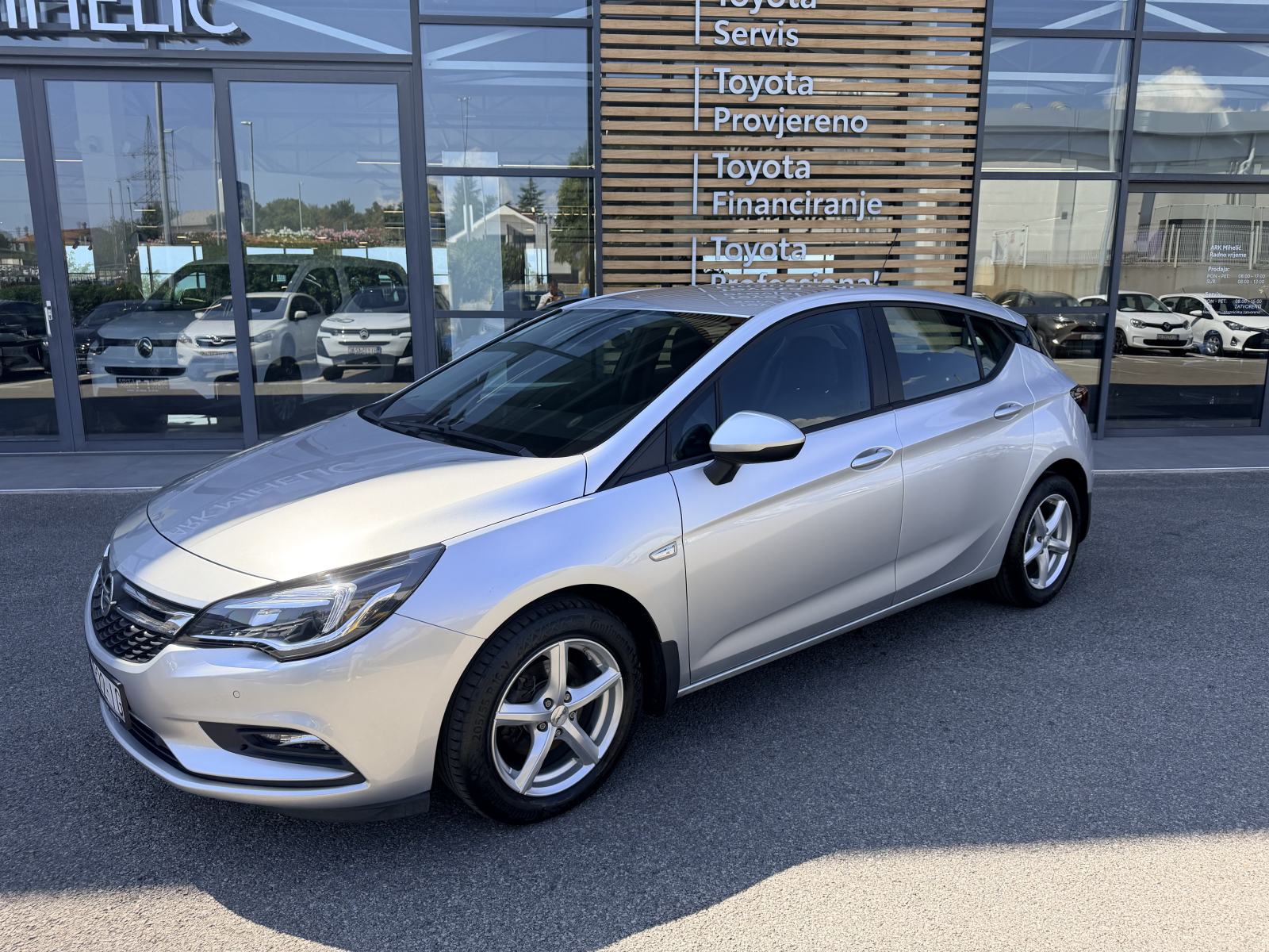 Opel Astra 1,6,ENJOY,očuvano vozilo!, fotografija 1