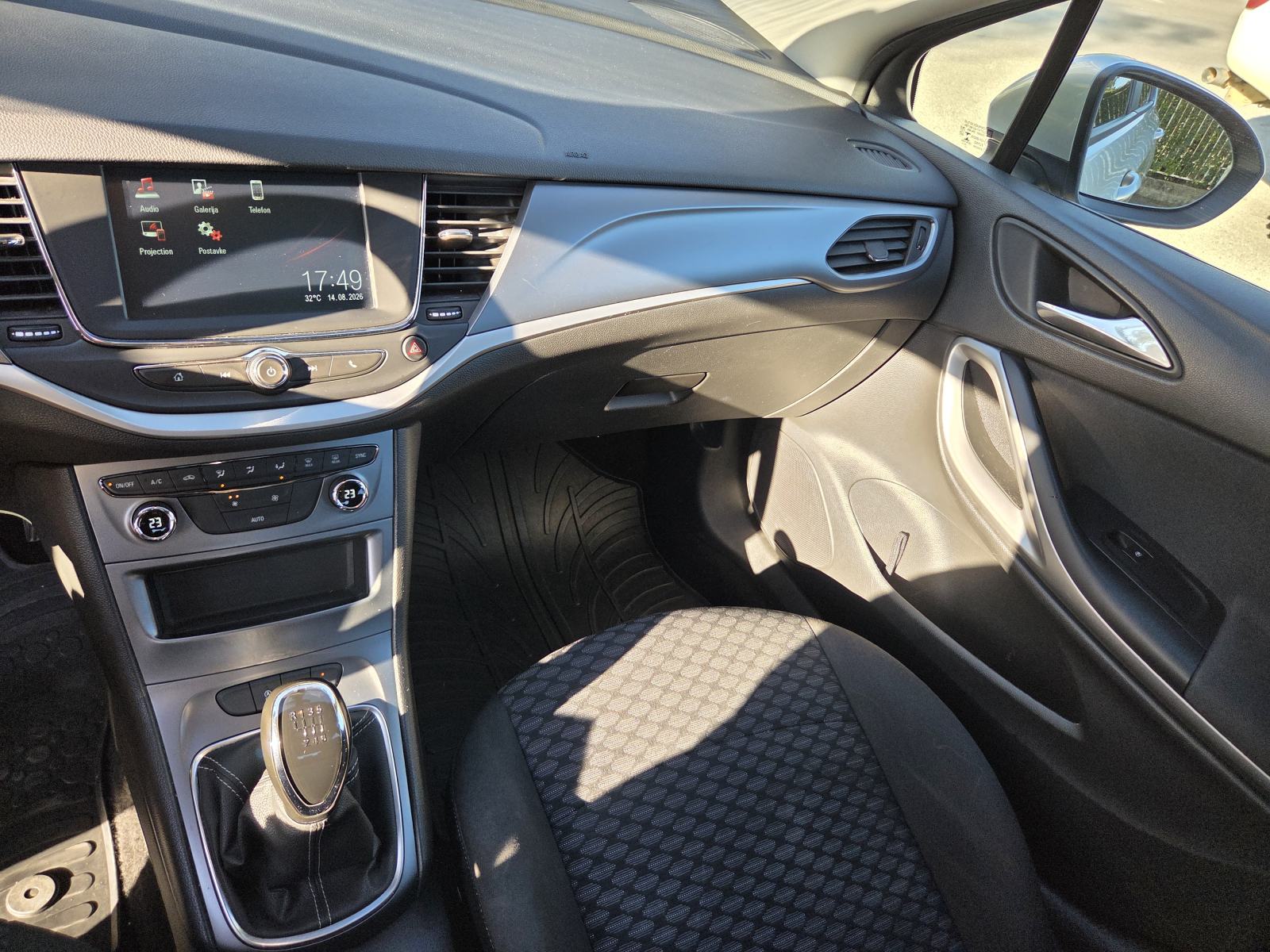 Opel Astra 1,6, fotografija 9
