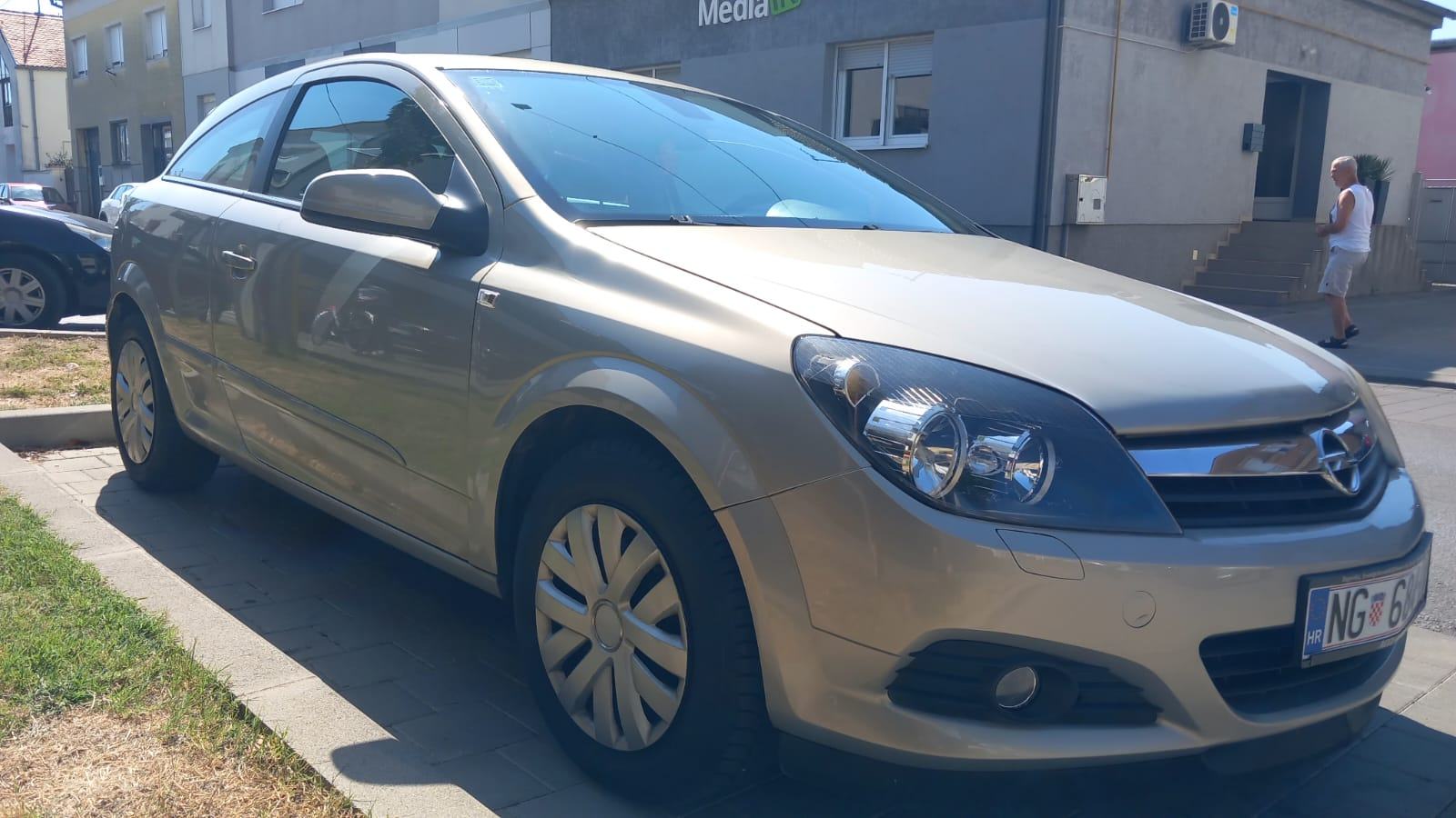Opel Astra GTC - 1,6 - 134tkm... - rega godinu dana, fotografija 2