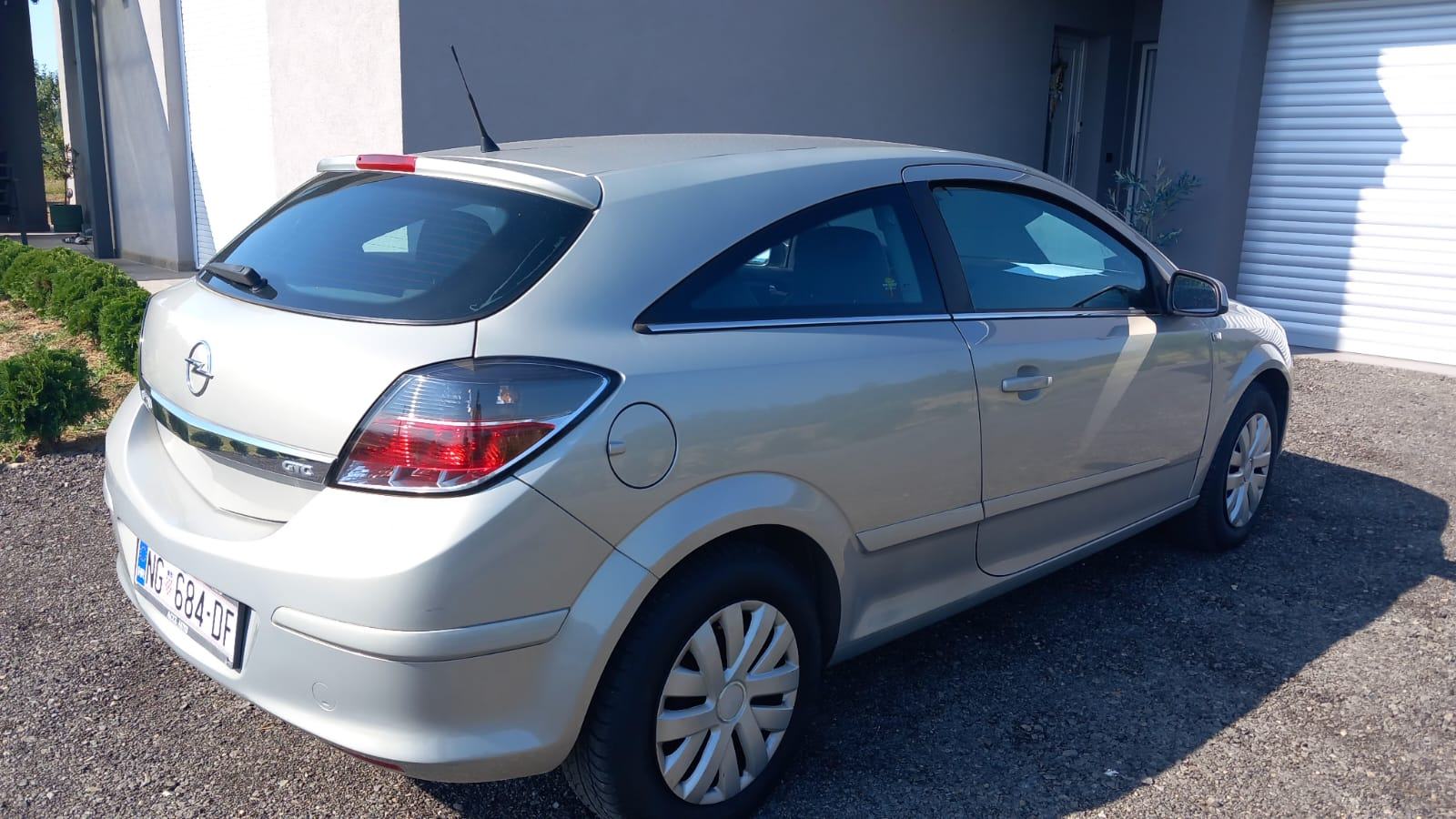 Opel Astra GTC - 1,6 - 134tkm... - rega godinu dana, fotografija 6