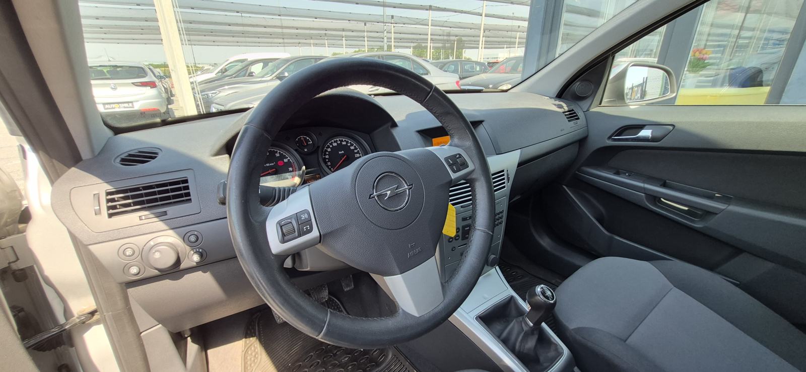 Opel Astra 1,6B, HR AUTO, TEMP, SENZORI, MAGLENKE, REG. 09/26..., 2013 god., fotografija 11