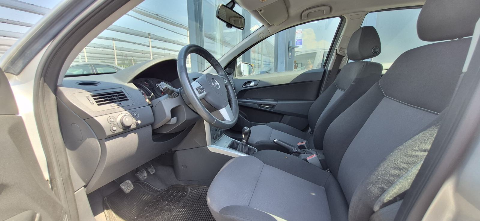 Opel Astra 1,6B, HR AUTO, TEMP, SENZORI, MAGLENKE, REG. 09/26..., 2013 god., fotografija 12