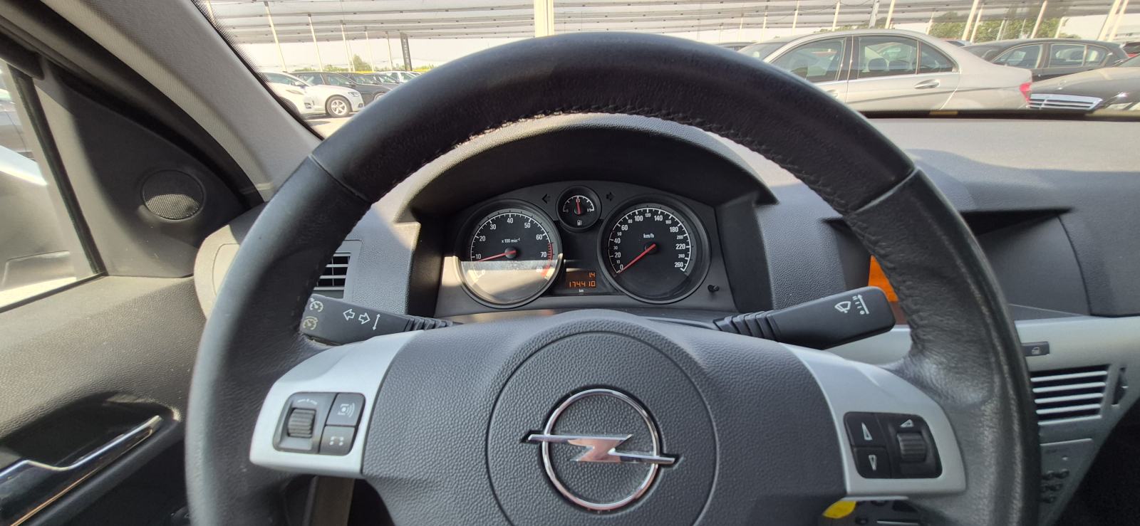 Opel Astra 1,6B, HR AUTO, TEMP, SENZORI, MAGLENKE, REG. 09/26..., 2013 god., fotografija 13