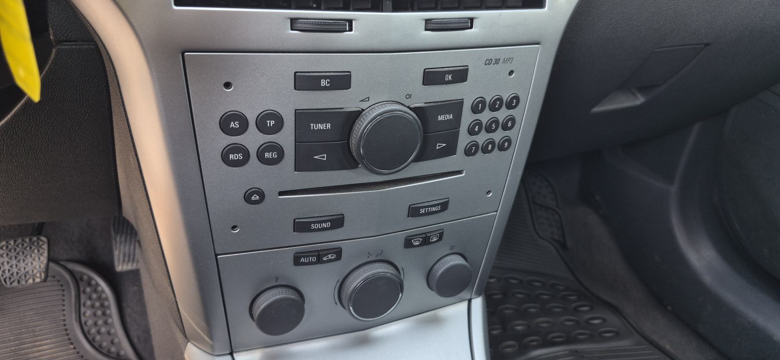 Opel Astra 1,6B, HR AUTO, TEMP, SENZORI, MAGLENKE, REG. 09/26..., 2013 god., fotografija 18