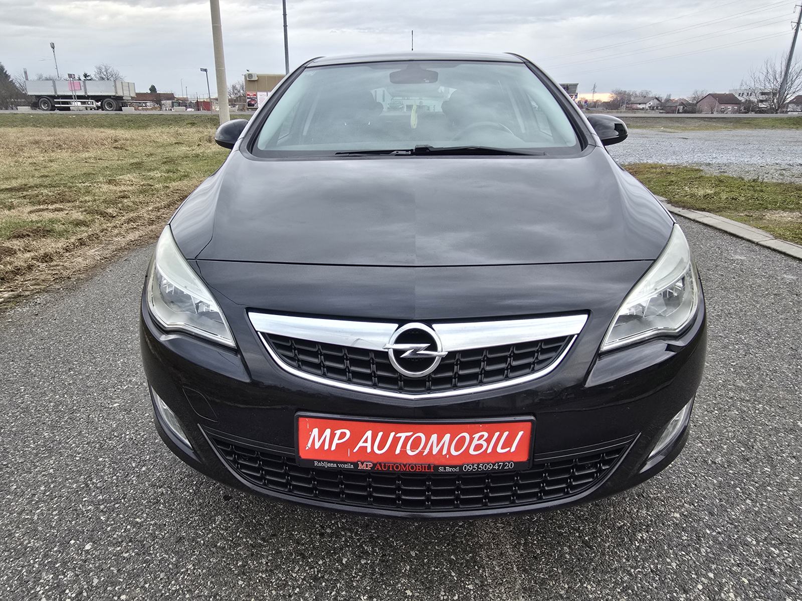 Opel Astra 1,7 CDTI-2012god.md-MEDIA-klima,park.senzo,tempomat,KARTICE, fotografija 3