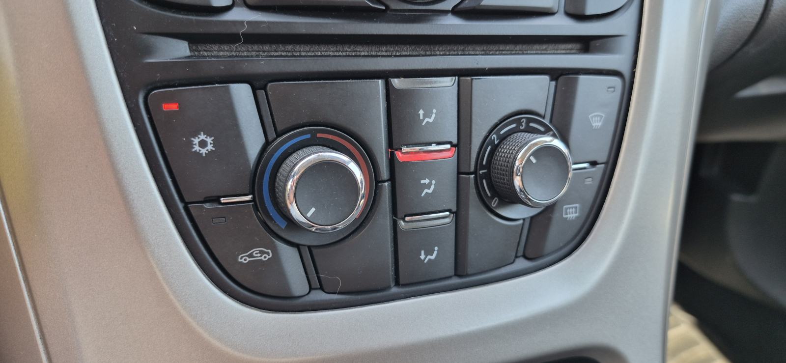 Opel Astra J 1,7 CDTI, 6 BRZINA, KLIMA, TEMP, SENZORI, MAGLENKE..., fotografija 18