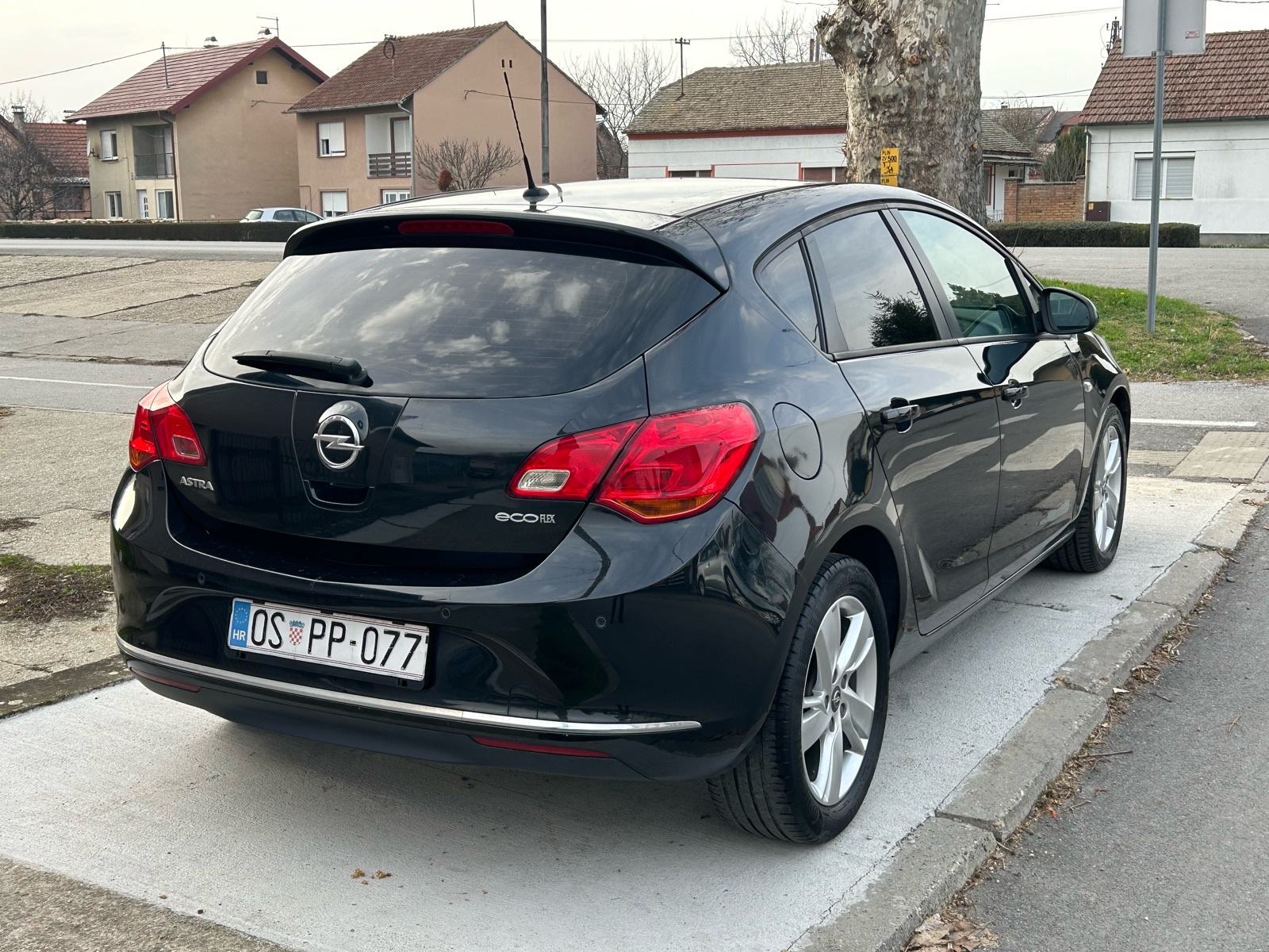 Opel Astra 1,7 CDTI TEMPOMAT ALU 17 NA IME KUPCA, fotografija 3